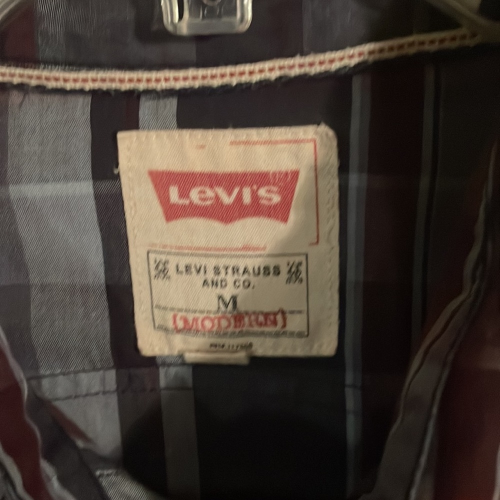 Levi’s long sleeve button down shirt - Picture 4 of 4
